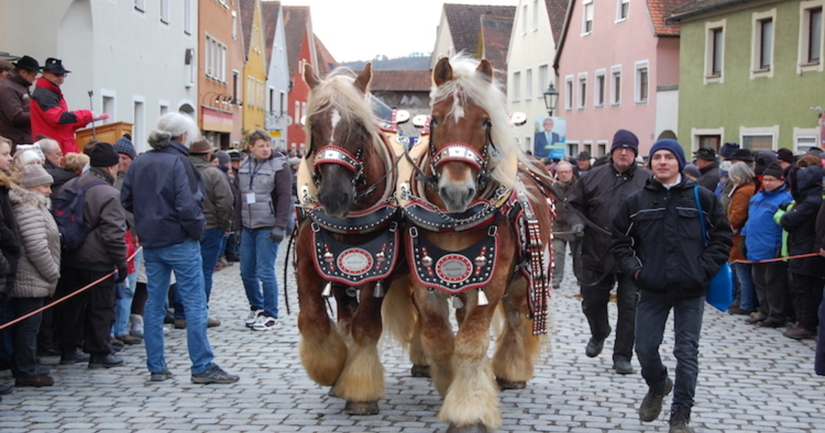 Vorbereitungen-f-r-Berchinger-Ro-markt-laufen