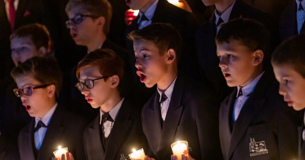 Regensburger-Domspatzen-singen-mit-Star-Bariton-Appl-im-Audimax