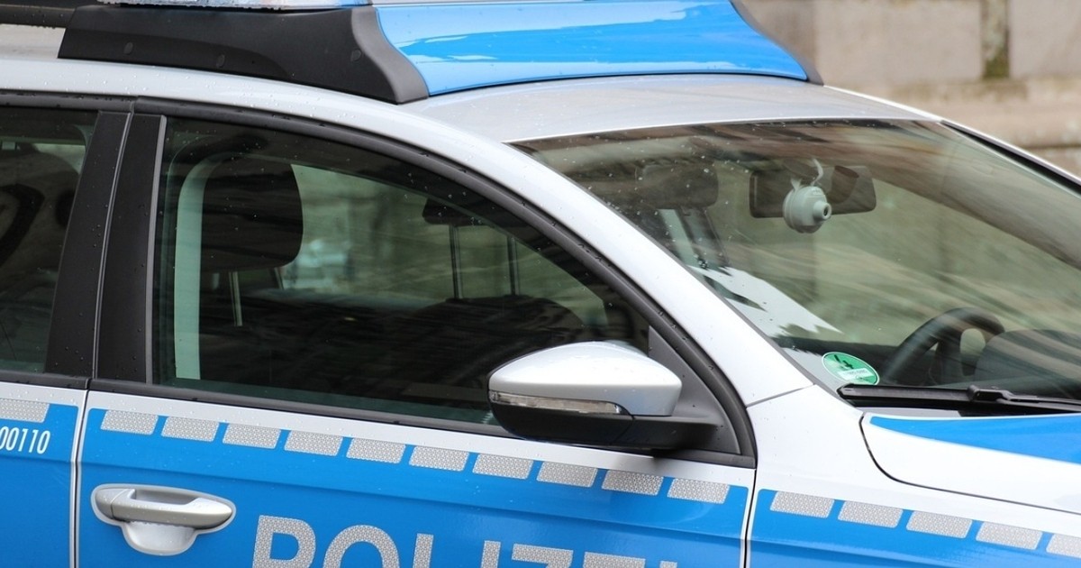 Alteglofsheim-M-dchen-wird-unter-Auto-eingeklemmt