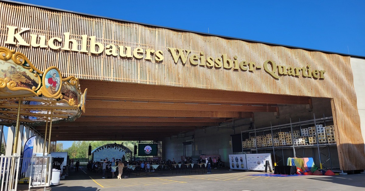 Bayerische-Klimaschutzpreis-f-r-Kuchlbauer-Logistikzentrum