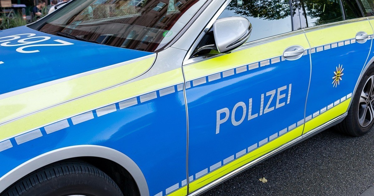 Betrunkener-br-llt-vor-Alex-Center-in-Regensburg-rum-bis-die-Polizei-kommt