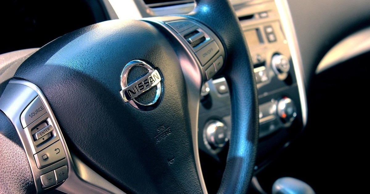 R-tz-Dreiste-Diebe-klauen-Auto-vom-Hof-eines-Autohauses