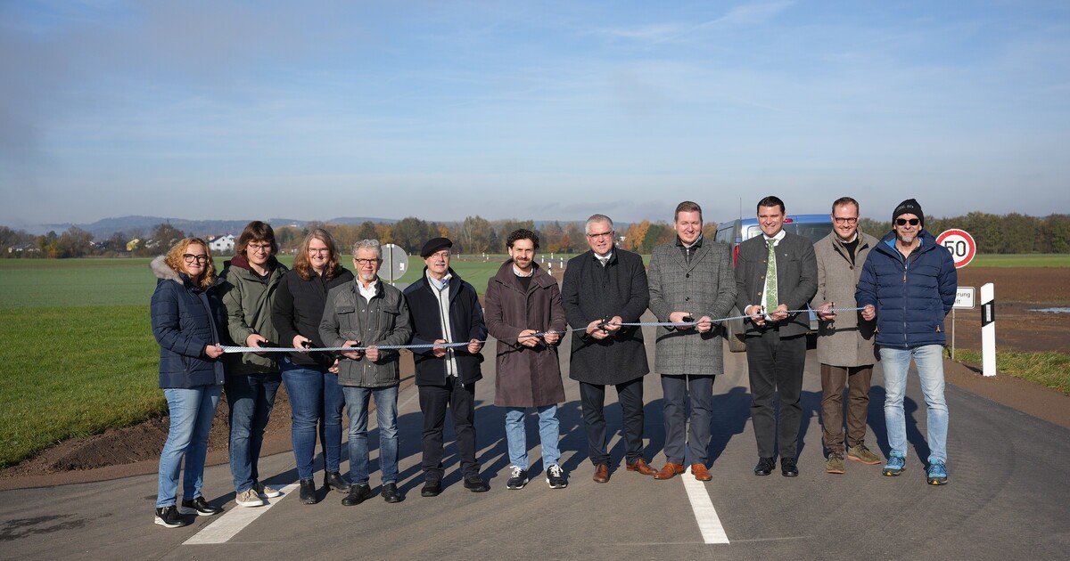 Landkreis-Schwandorf-Verkehrsfreigabe-auf-der-Kreisstra-e-zwischen-Nittenau-und-Bodenstein