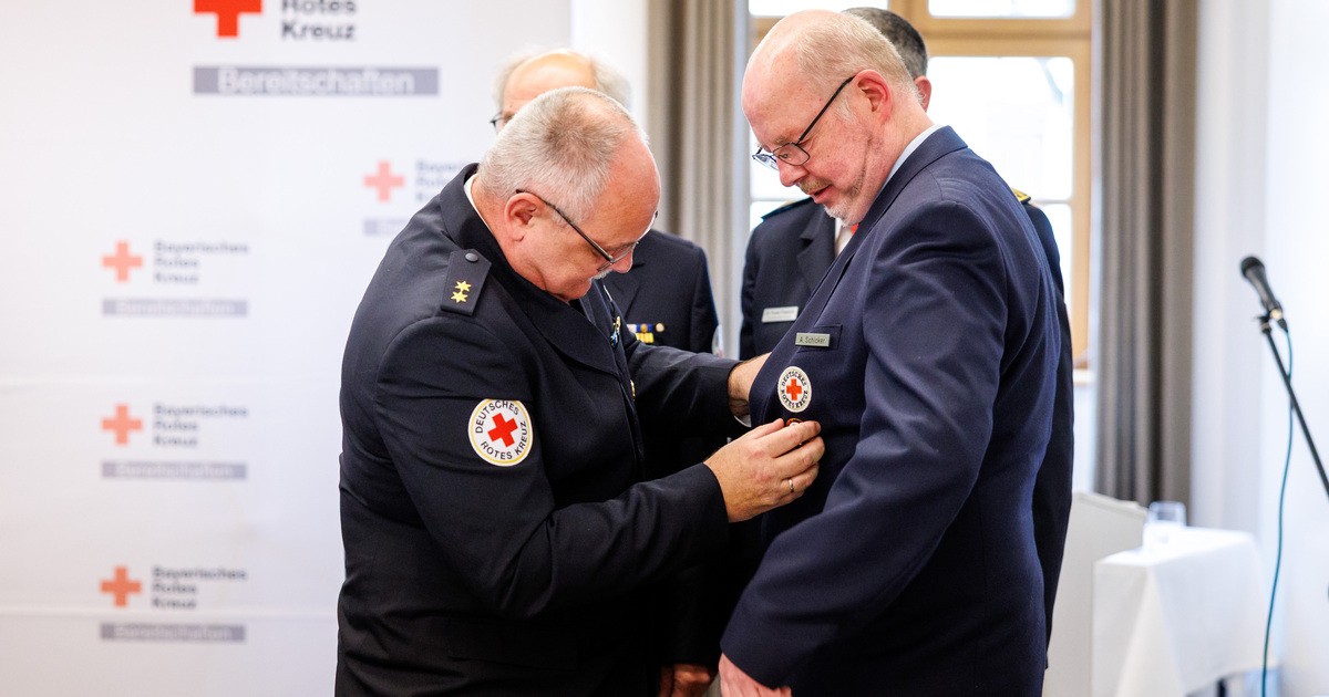 Berching-Bayerisches-Rotes-Kreuz-zeichnet-seine-Bereitschafter-aus