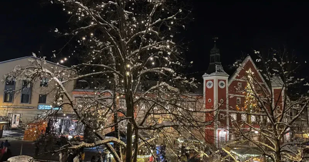 Burglengenfeld-Aufbau-des-Adventsmarkts-beginnt