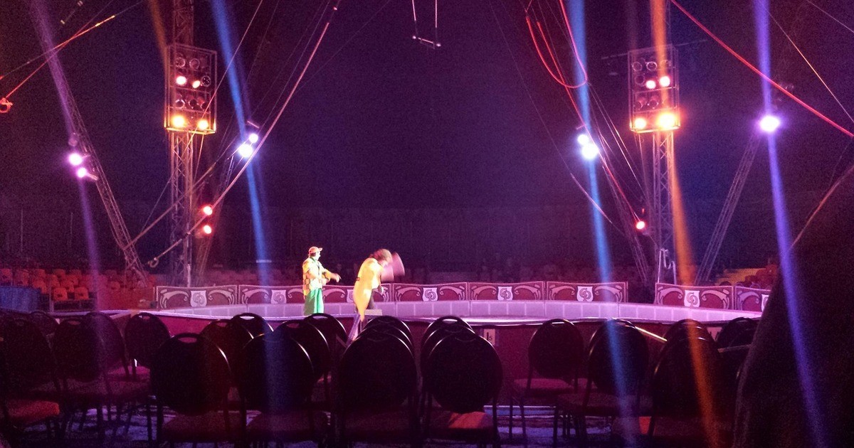 Regensburger-Weihnachtscircus-baut-Zelt-auf-Dultplatz-gesperrt