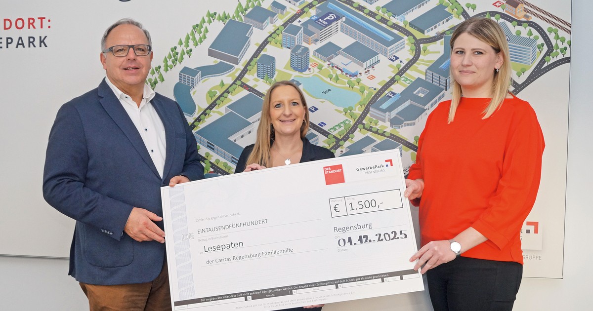 Gewerbepark-Regensburg-und-das-Kasperle-Theater-spenden-f-r-Lesepaten