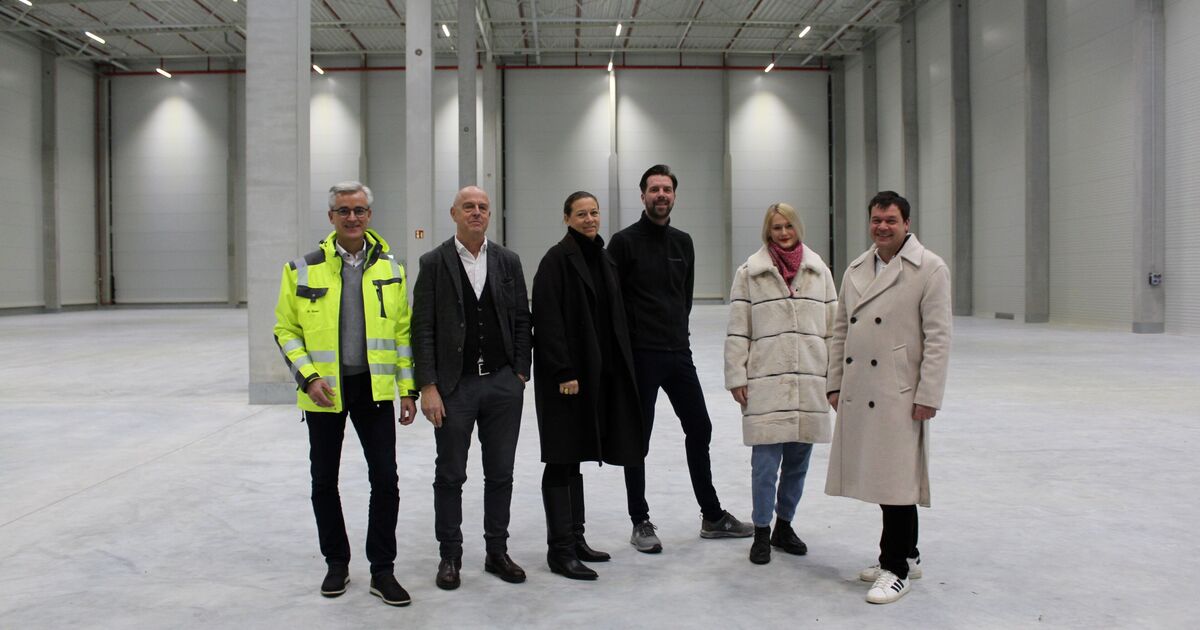 Regensburger-Online-Farbfirma-MissPompadour-er-ffnet-neues-Logistikzentrum-bei-Straubing