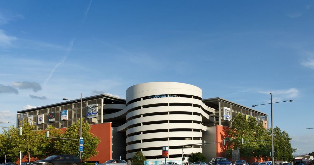 Riesen-Ansturm-Mode-Discounter-PRIMARK-er-ffnet-Filiale-im-Donaueinkaufszentrum-Regensburg