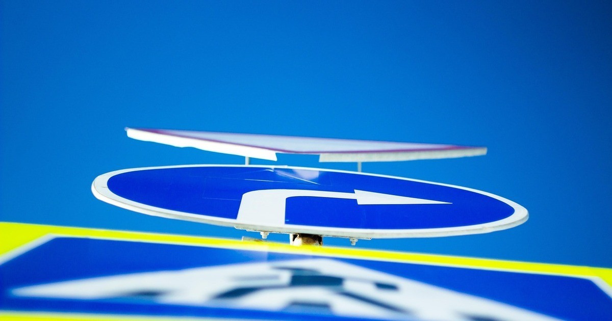 Regensburger-B-ndnis-Mobili-t-neu-denken-macht-Plakat-Protest-Aktion-in-Nordgaustra-e