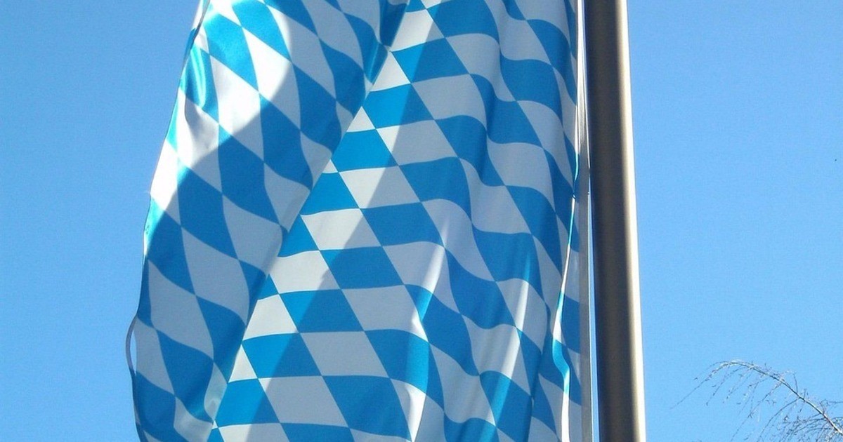 Bayerischer-Verfassungsordnen-geht-auch-nach-Wenzenbach-an-Kommunalpolitiker-Ebneth