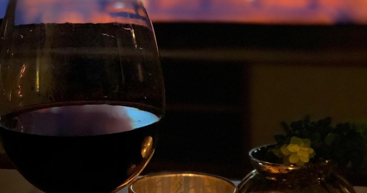 Gartenamt-Regensburg-verkauft-Salutaris-Wein-und-schenkt-Gl-hwein-aus