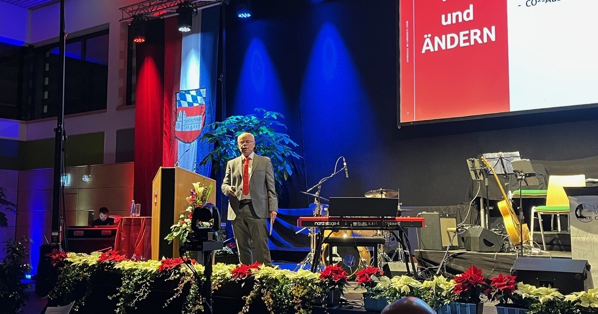 Waldm-nchen-Landrat-Franz-L-ffler-zuversichtlich-und-stolz-beim-Jahresempfang