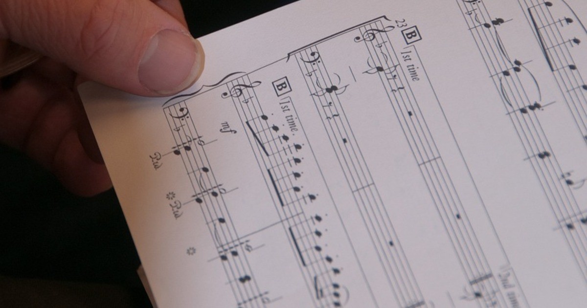 Beim-33-Balkon-Singen-vom-Theater-Regensburg-darf-Publikum-mit-singen