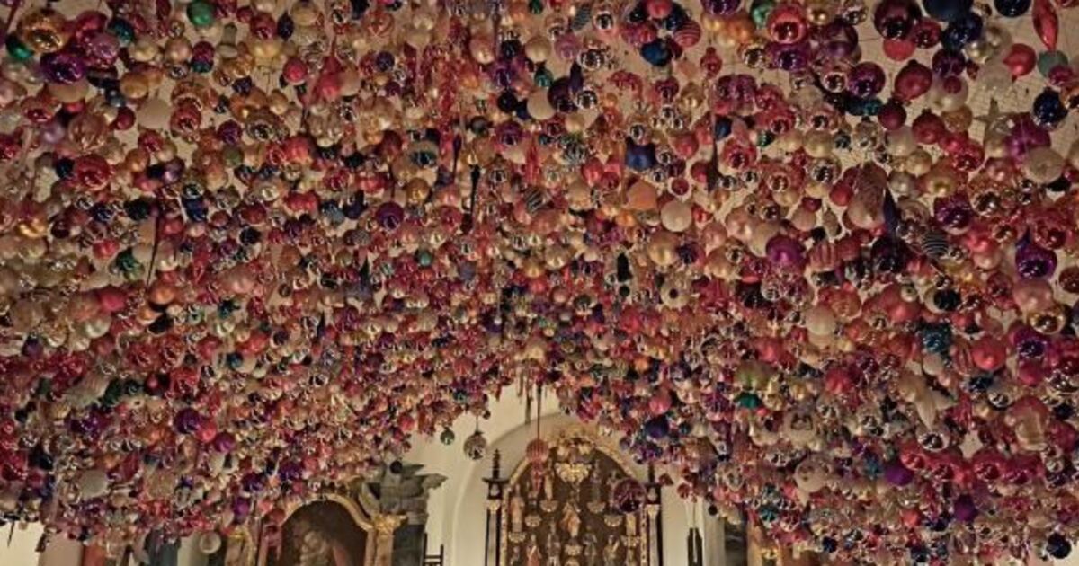 Sch-nsee-Adventszauber-in-der-Kapelle-14-Nothelfer-mit-ber-8000-Christbaumkugeln