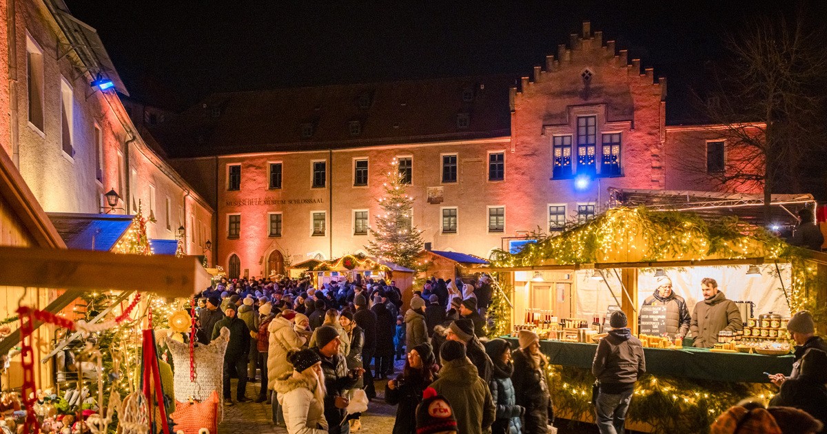 Neunburg-vorm-Wald-romantischer-Burg-Advent-beginnt-am-12-Dezember