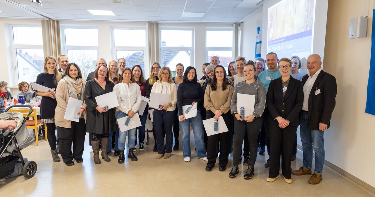 Schwandorf-Mitarbeiter-im-Krankenhaus-Sankt-Barbara-geehrt