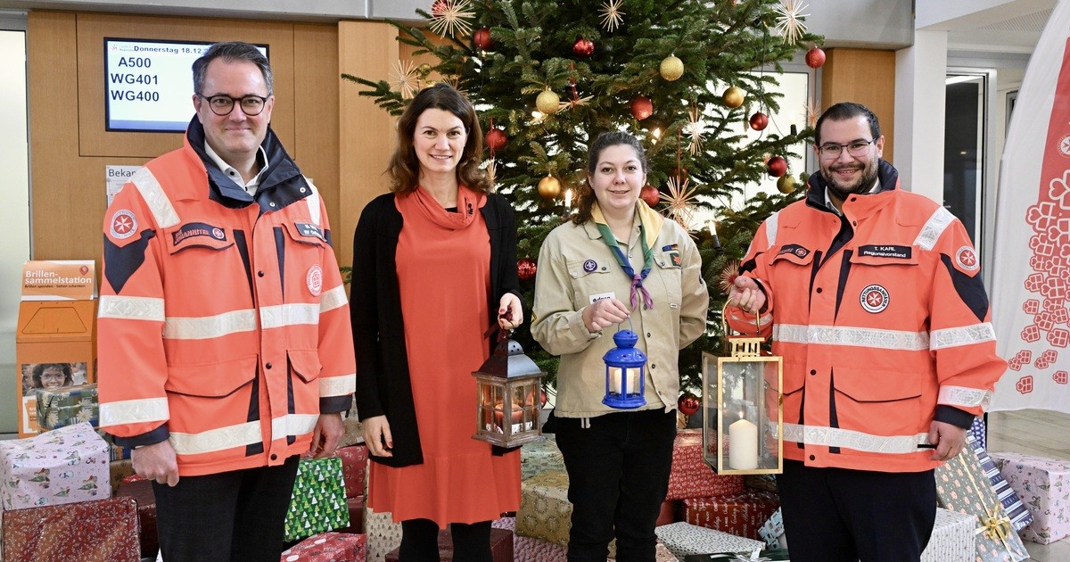 Friedenslicht-aus-Bethlehem-leucht-im-Landratsamt-Regensburg