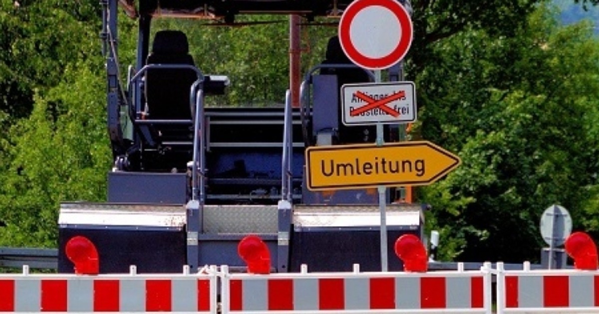 Schlafender-Autofahrer-kracht-in-A-3-Baustelle-bei-Velburg