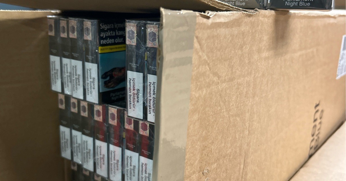 Wernberg-K-blitz-Z-llner-ziehen-3000-Stangen-Schmuggel-Zigaretten-auf-der-A-6-aus-dem-Verkehr