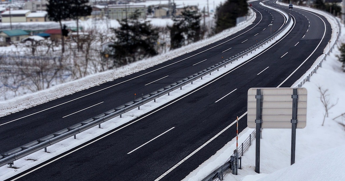 Verwirrter-Mann-zu-Fu-auf-A3-bei-W-rth-unterwegs-auf-berholspur