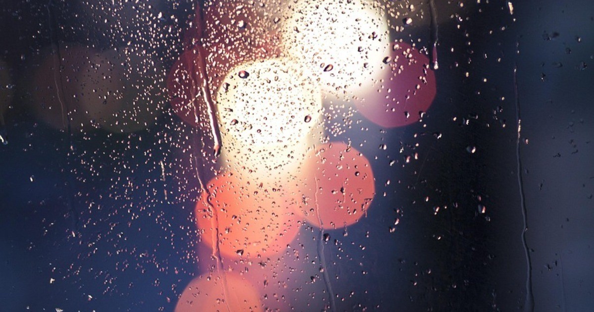 Mann-l-uft-bei-Brennberg-im-Dunklen-auf-Landstra-e-und-wird-angefahren