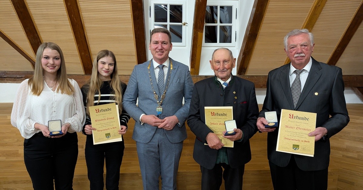 Nittenau-B-rgermedaille-in-Gold-beim-Neujahrsempfang-verliehen