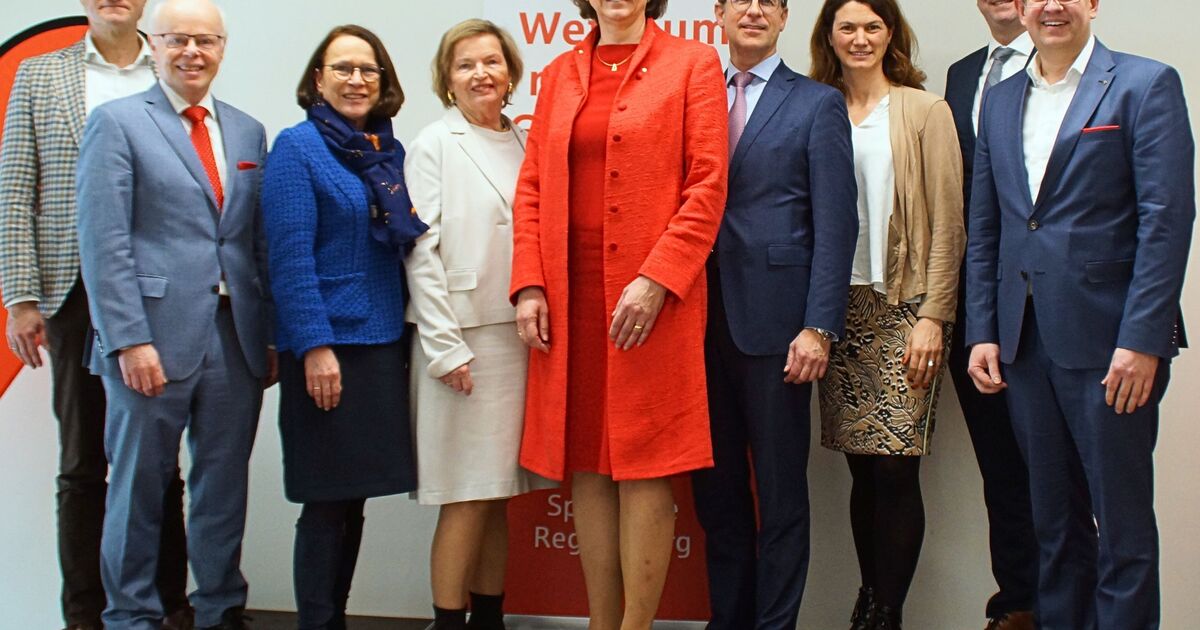 Sparkasse-Regensburg-verabschiedet-Irene-Dullinger