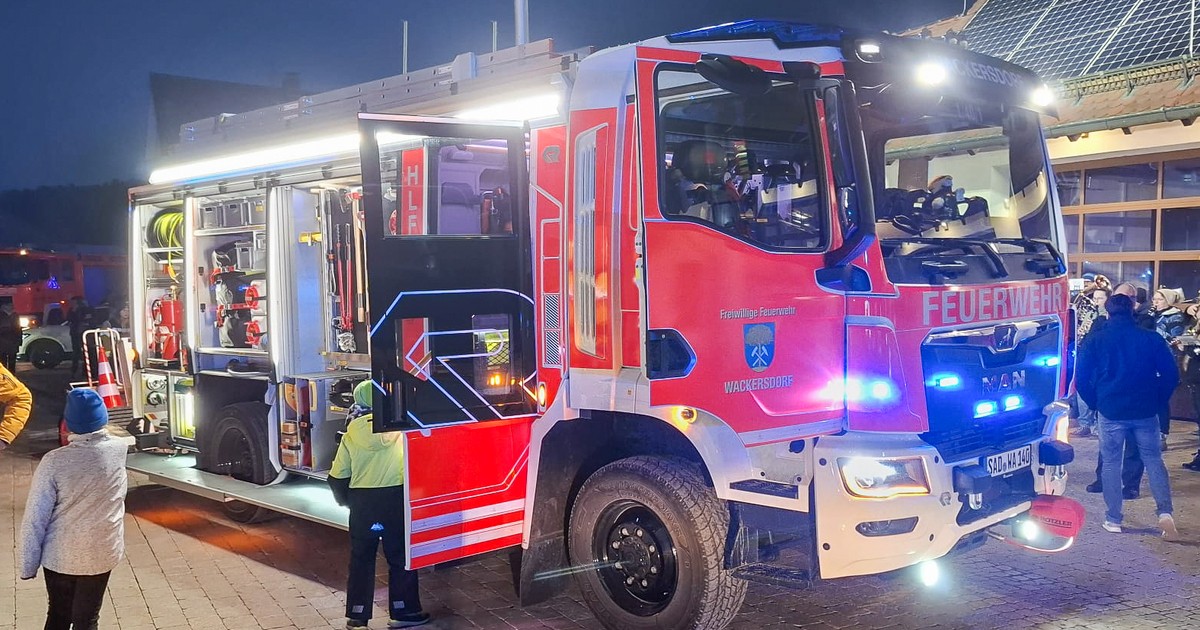 Wackersdorf-Neues-Feuerwehrfahrzeug-eingetroffen-gro-e-Einweihung-im-Mai