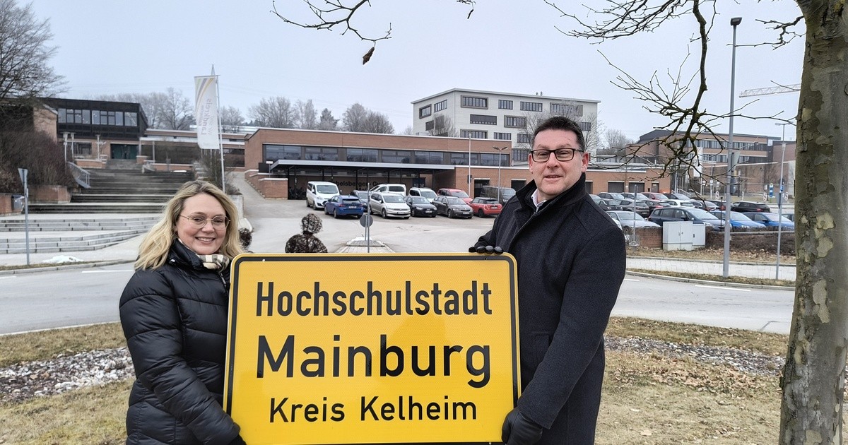 Mainburger-Ortsschilder-weisen-auf-Hochschulstadt-hin