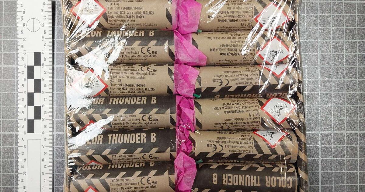 Landkreis-Cham-Bundespolizei-Waldm-nchen-stellt-verbotene-Waffen-und-Pyrotechnik-sicher