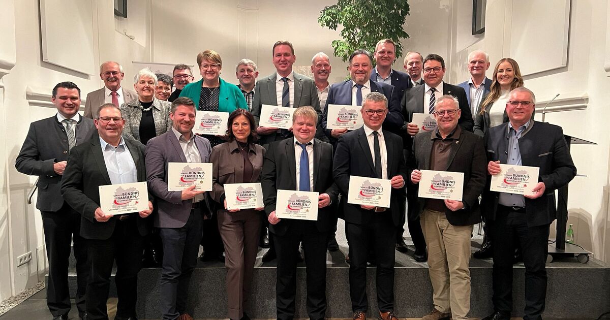 Landkreis-Schwandorf-Familienfreundliche-Kommunen-ausgezeichnet