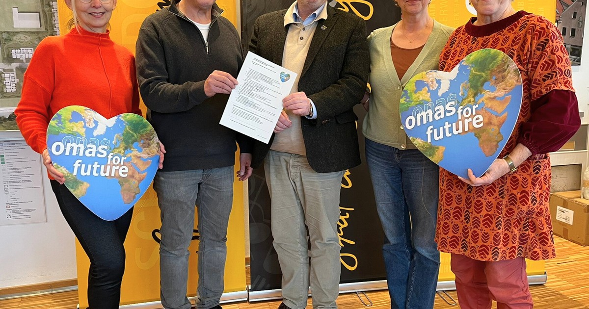 Schwandorf-Klima-Ideen-von-Omas-Opas-for-Future-an-Oberb-rgermeister-Feller-bergeben