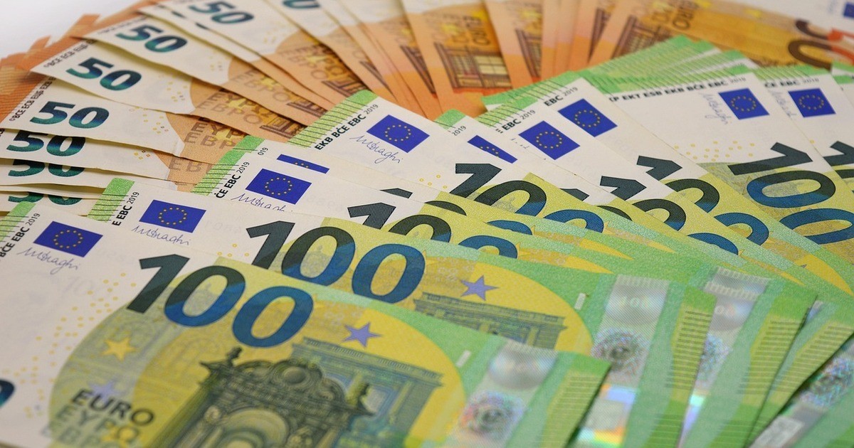 Harlekin-Nachsorge-in-Regensburg-bekommt-dicke-Spende-von-Rotary-Club-Porta-Praetoria