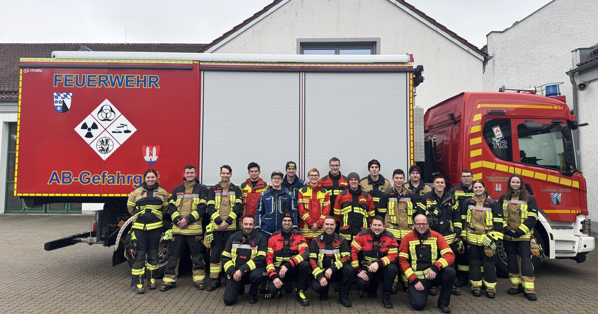 Kelheimer-Feuerwehrleute-absolvieren-Chemie-Lehrgang