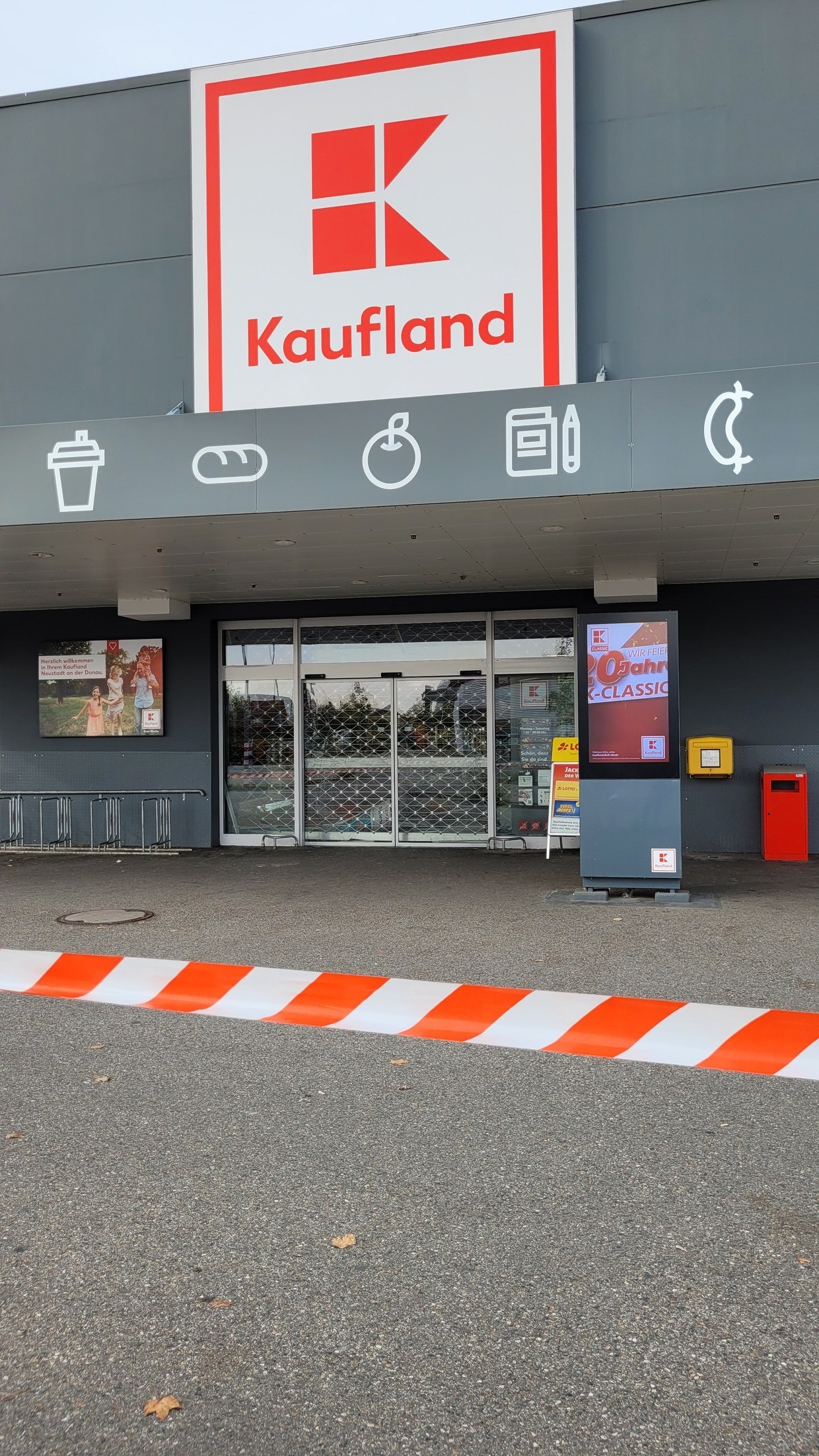 © charivari / Hegele