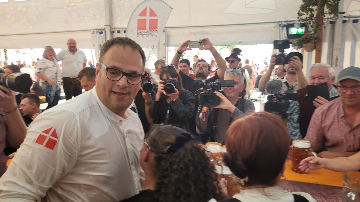 © charivari / Hegele