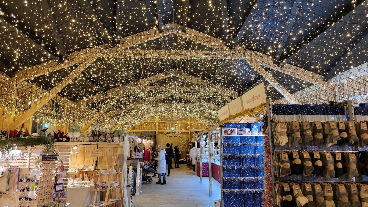 &copy; charivari / Hegele