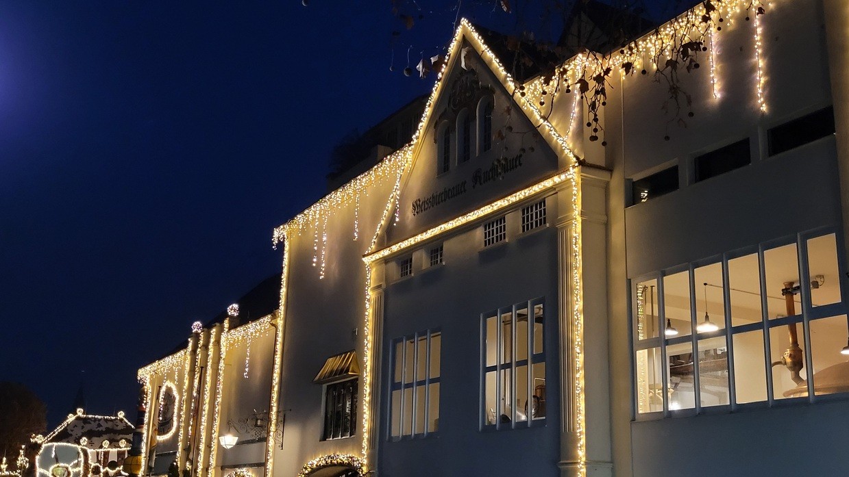 &copy; charivari / Hegele