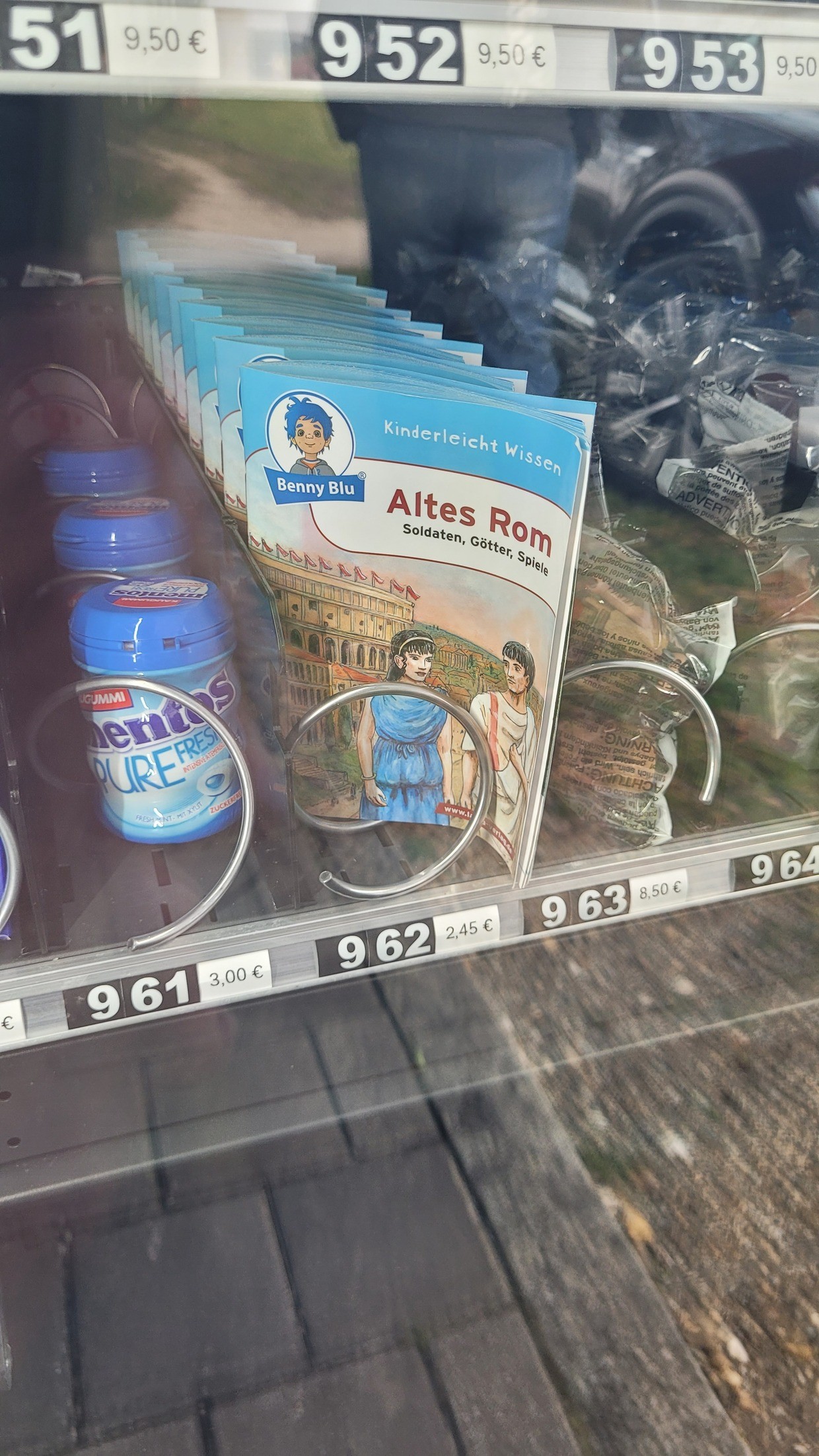 &copy; charivari / Hegele