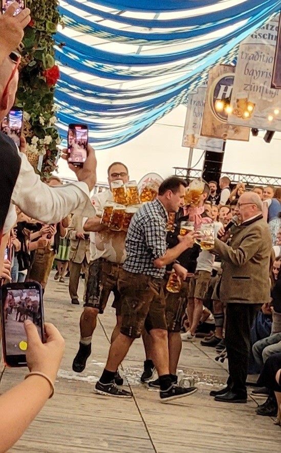 © charivari / Hegele