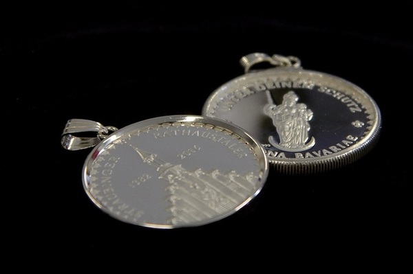 &copy; Ulli Scharrer