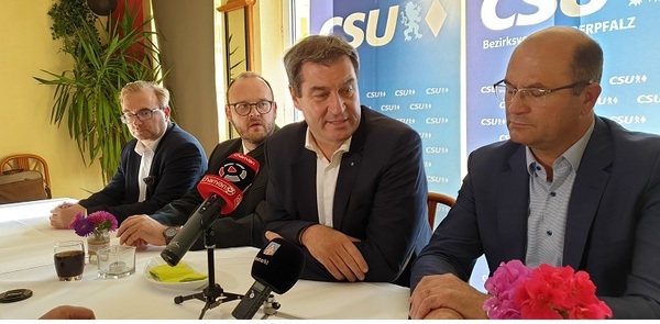 &copy; v.r.: MInister F&uuml;racker, Ministerpr&auml;sident S&ouml;der, Andreas Meier Landrat Neustadt Waldnaab,MdL Alexander Flier