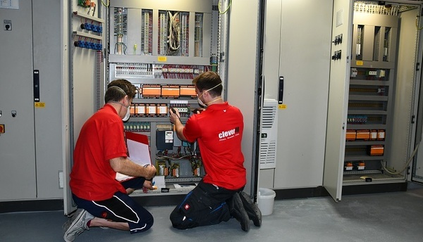 &copy; Michael Hitzek