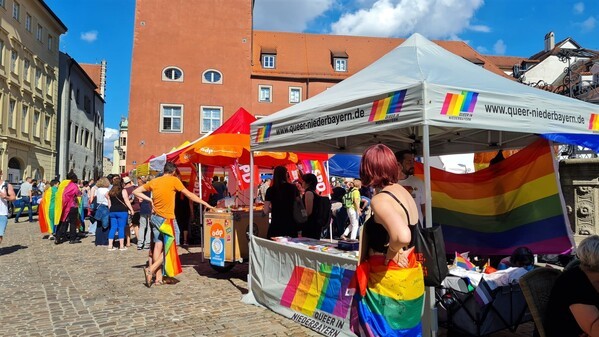 charivari, &copy; charivari