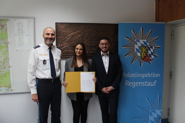 &copy; EPHK Ludwig Hastreiter, Frau Buleza Ajazaj, Herr Glen DeWolf  Foto: Krempl