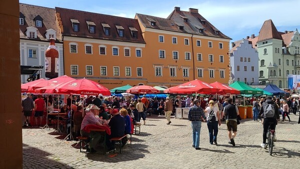 charivari, &copy; charivari