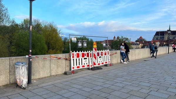 charivari ax, &copy; charivari ax