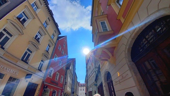 charivari, &copy; charivari