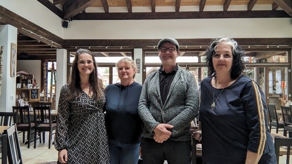 &copy; Tourist.Info, Foto von links: Tanja Roithmeier, Leitung Tourismus- & Stadtmarketing Sabine Scholz-Veits, Fasslwirtschaft Tobias Schweiger, Schweiger&rsquo;s Bar und Restaurant Edith Hecker, Stadtf&uuml;hrerin